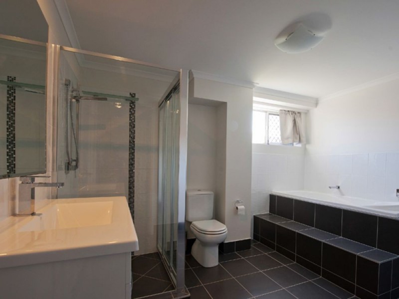 2 Coolcrest Crescent, Daisy Hill QLD 4127