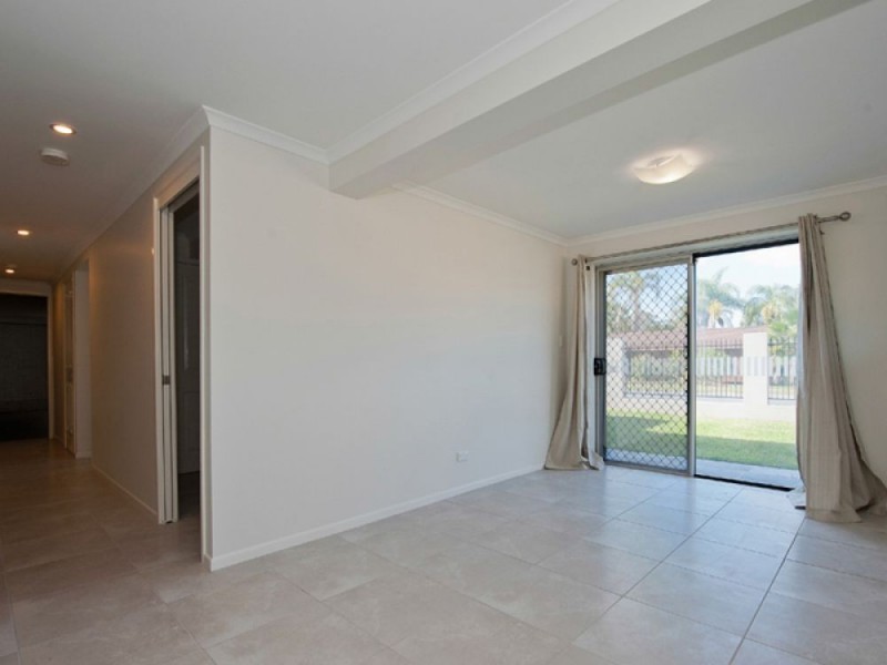 2 Coolcrest Crescent, Daisy Hill QLD 4127