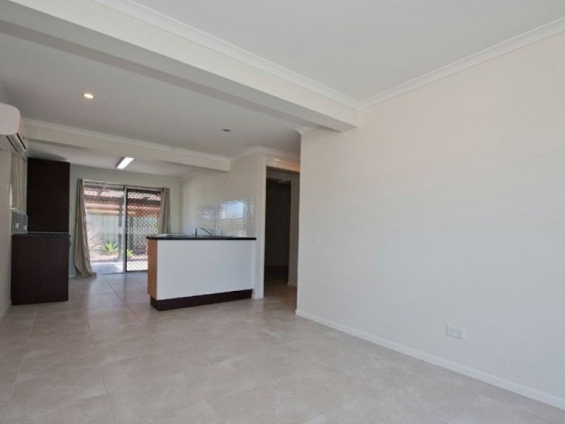 2 Coolcrest Crescent, Daisy Hill QLD 4127