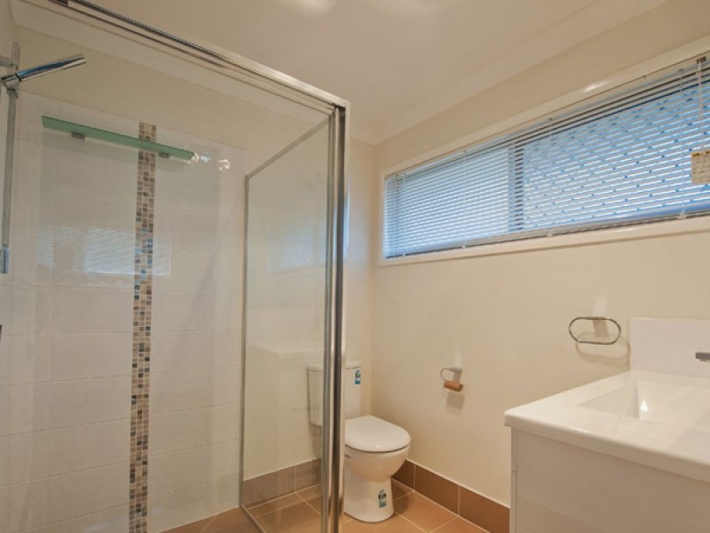 2 Coolcrest Crescent, Daisy Hill QLD 4127