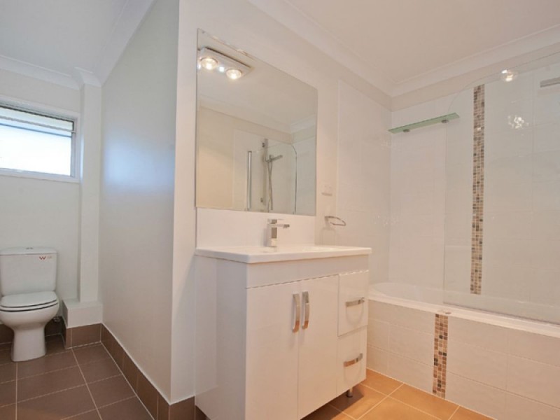 2 Coolcrest Crescent, Daisy Hill QLD 4127