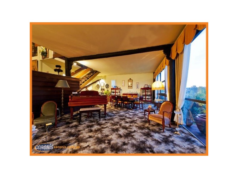 5 Burke Court, Mount Ommaney QLD 4074