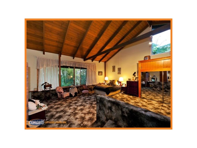 5 Burke Court, Mount Ommaney QLD 4074