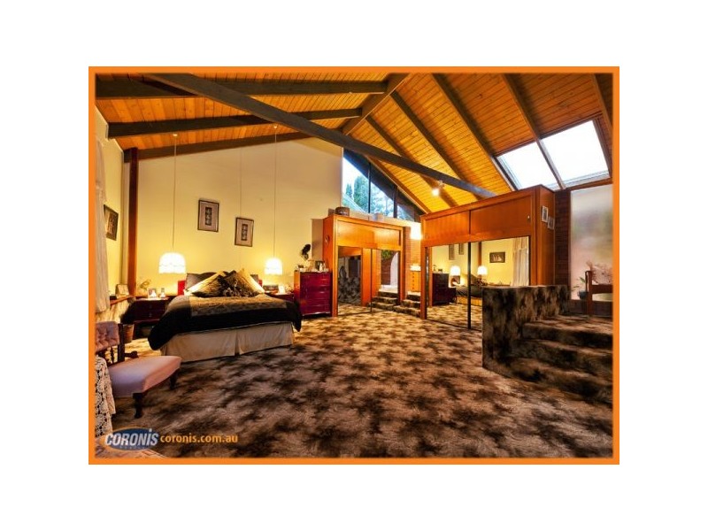 5 Burke Court, Mount Ommaney QLD 4074