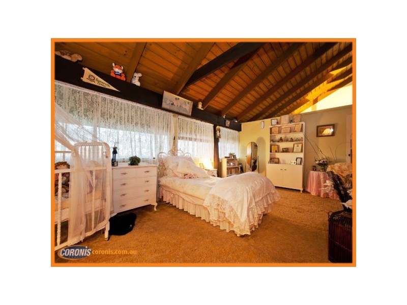 5 Burke Court, Mount Ommaney QLD 4074