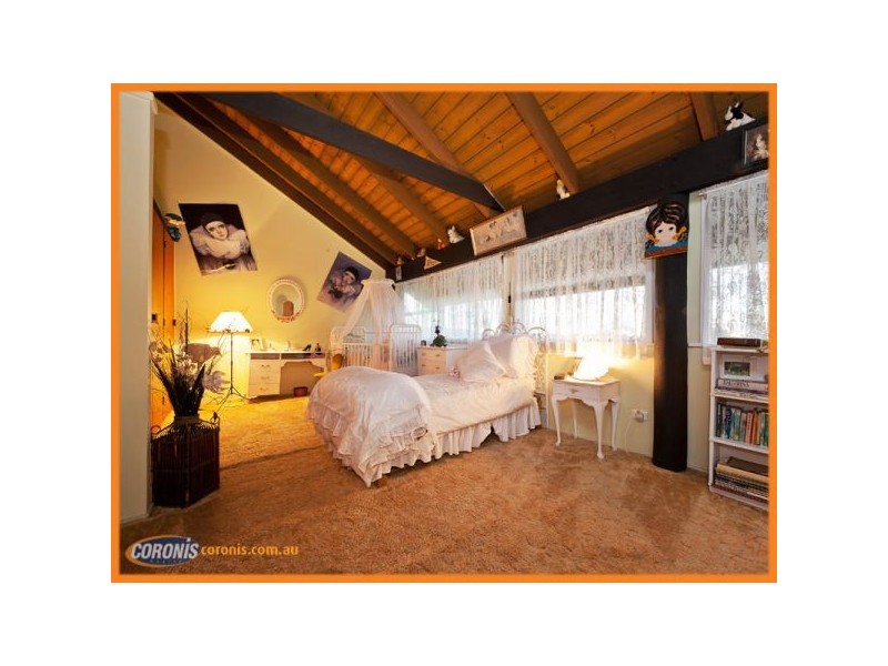 5 Burke Court, Mount Ommaney QLD 4074