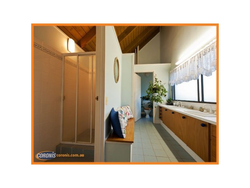 5 Burke Court, Mount Ommaney QLD 4074