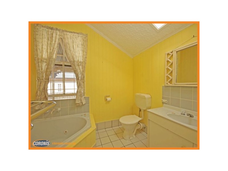 71 Palm Avenue, Shorncliffe QLD 4017