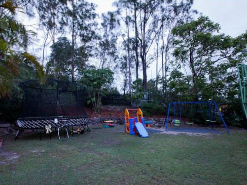 5 Yathong Court, Arana Hills QLD 4054