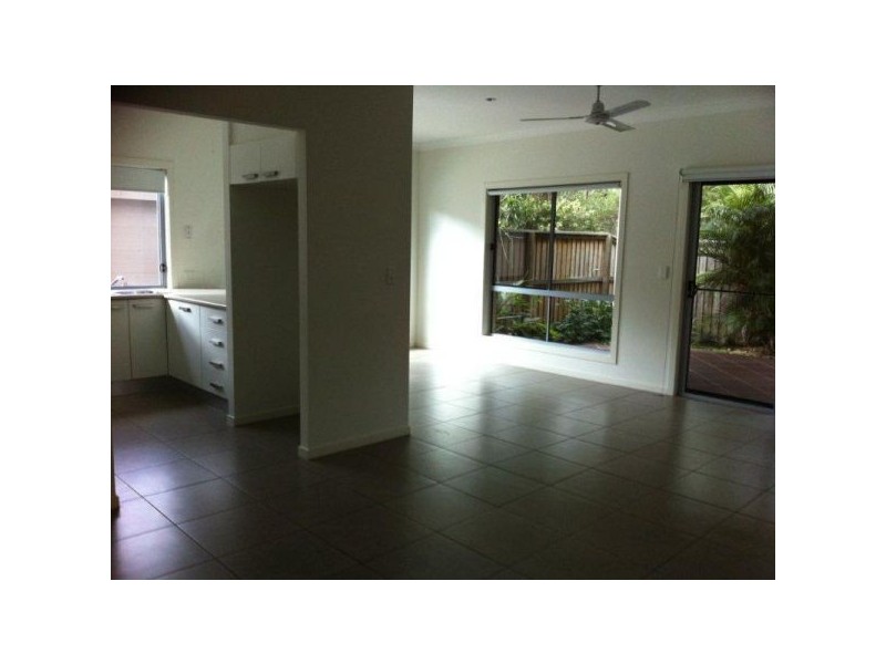 9/16-18 Geoff Wolter Drive West, Molendinar QLD 4214