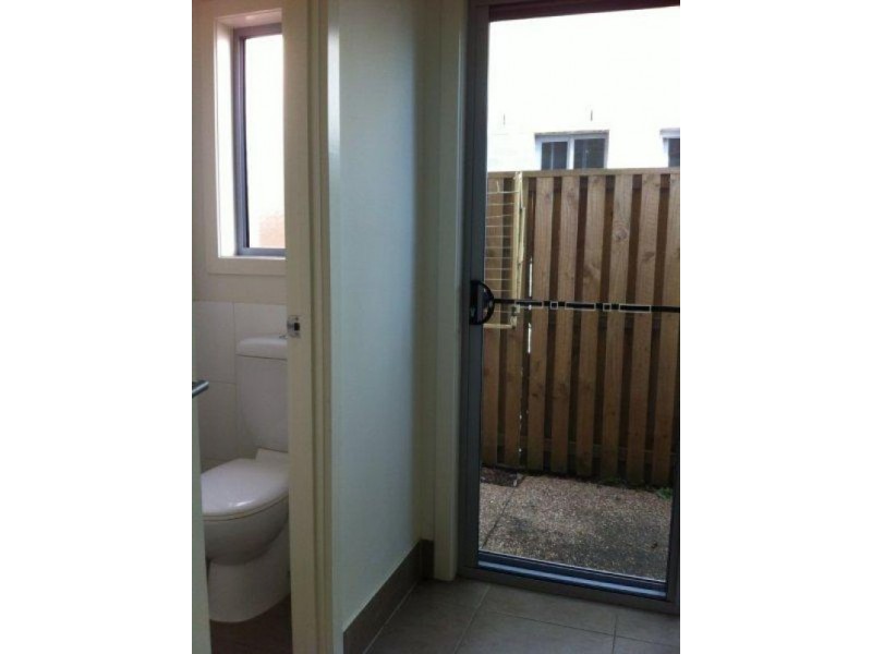 9/16-18 Geoff Wolter Drive West, Molendinar QLD 4214