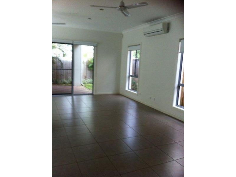 9/16-18 Geoff Wolter Drive West, Molendinar QLD 4214