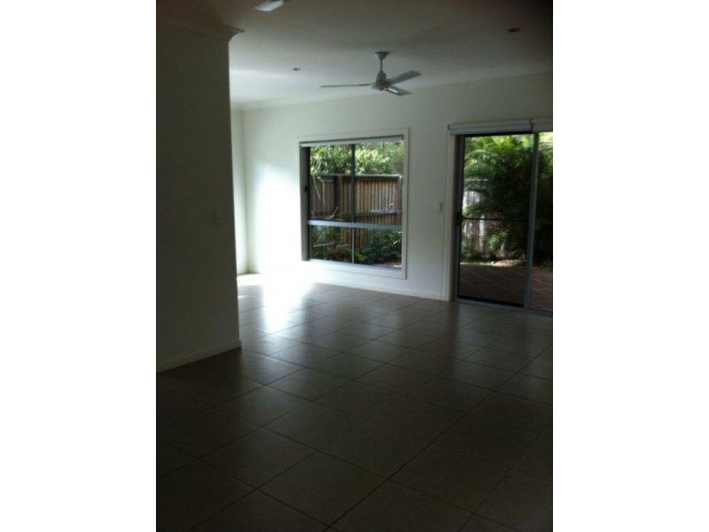 9/16-18 Geoff Wolter Drive West, Molendinar QLD 4214