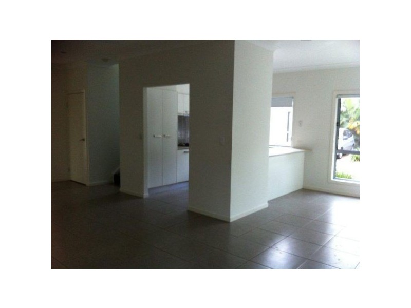 9/16-18 Geoff Wolter Drive West, Molendinar QLD 4214