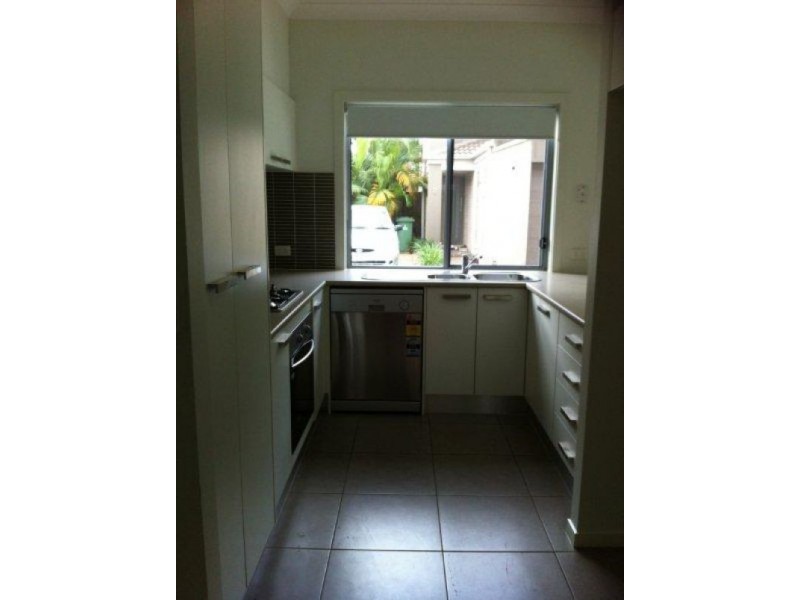 9/16-18 Geoff Wolter Drive West, Molendinar QLD 4214