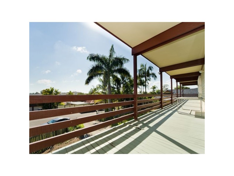 2 Corfe Court, Carindale QLD 4152