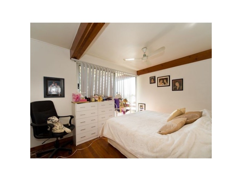 2 Corfe Court, Carindale QLD 4152