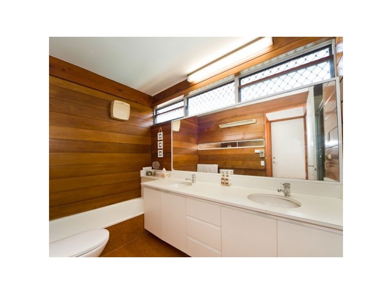 2 Corfe Court, Carindale QLD 4152