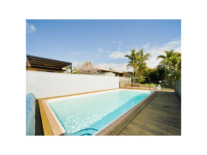 2 Corfe Court, Carindale QLD 4152