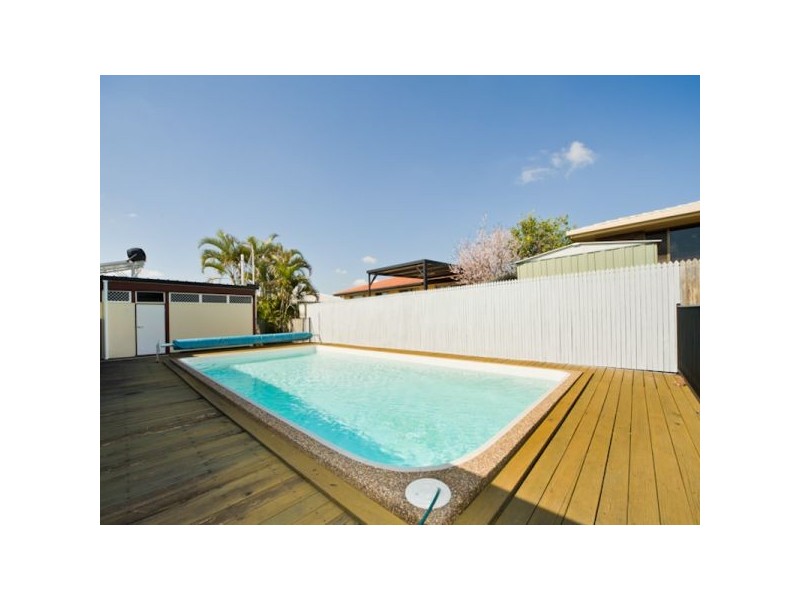 2 Corfe Court, Carindale QLD 4152