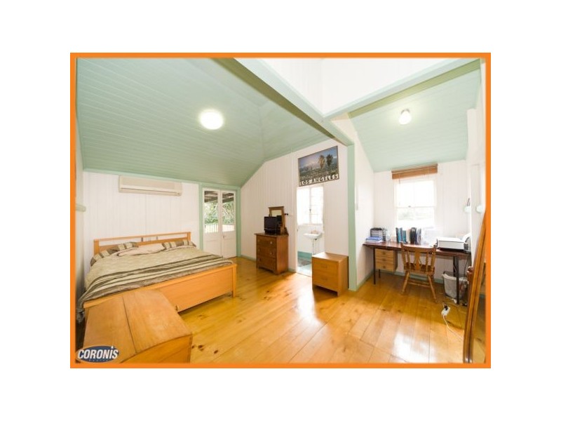 22 Hanworth Street, East Brisbane QLD 4169