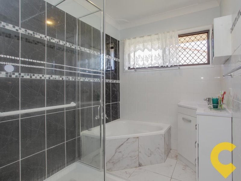 1 Crest Street, Kallangur QLD 4503
