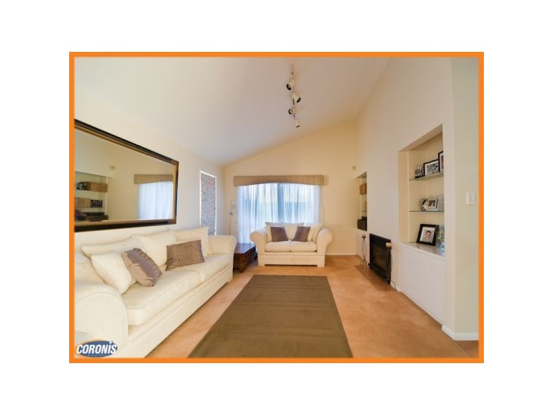 8 Carnegie Court, Carindale QLD 4152