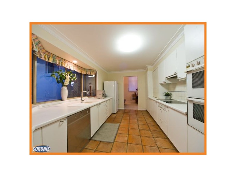 8 Carnegie Court, Carindale QLD 4152