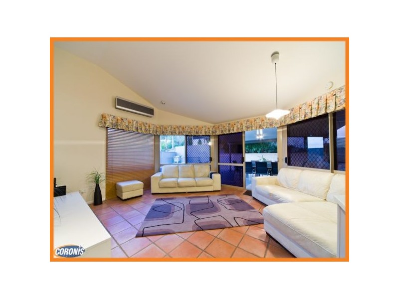 8 Carnegie Court, Carindale QLD 4152