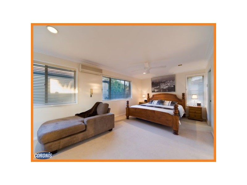 8 Carnegie Court, Carindale QLD 4152