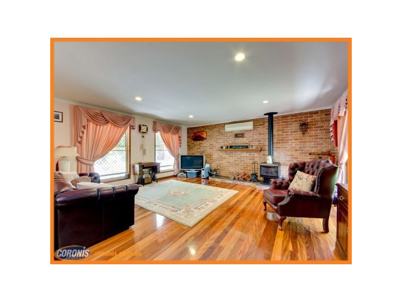 18 Drapers Road, Eatons Hill QLD 4037