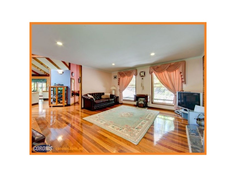 18 Drapers Road, Eatons Hill QLD 4037