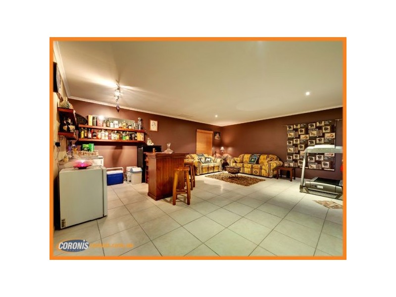 18 Drapers Road, Eatons Hill QLD 4037