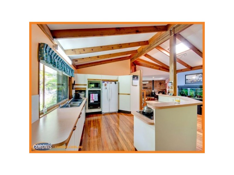 18 Drapers Road, Eatons Hill QLD 4037