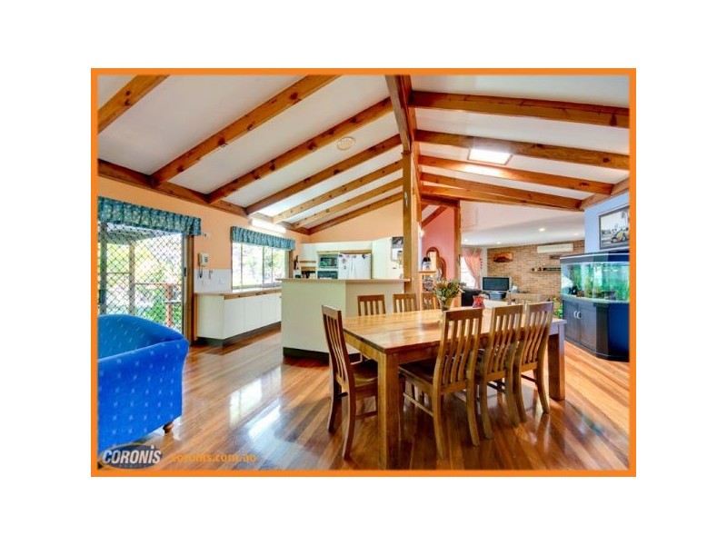 18 Drapers Road, Eatons Hill QLD 4037