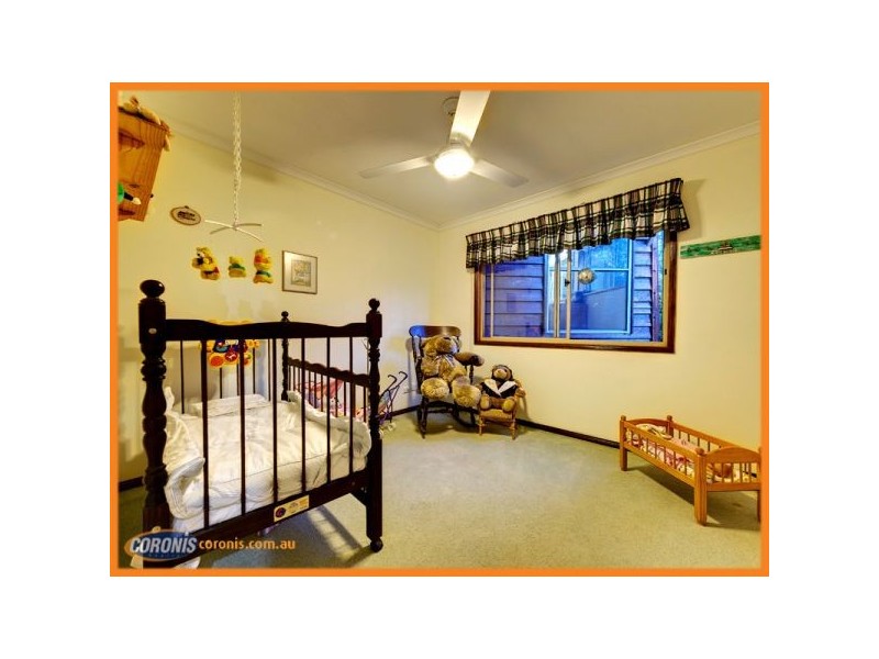 18 Drapers Road, Eatons Hill QLD 4037