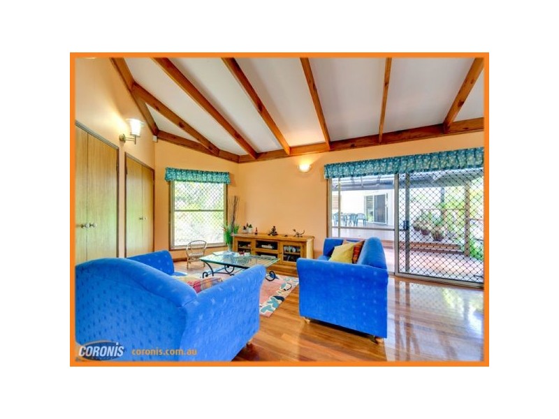 18 Drapers Road, Eatons Hill QLD 4037