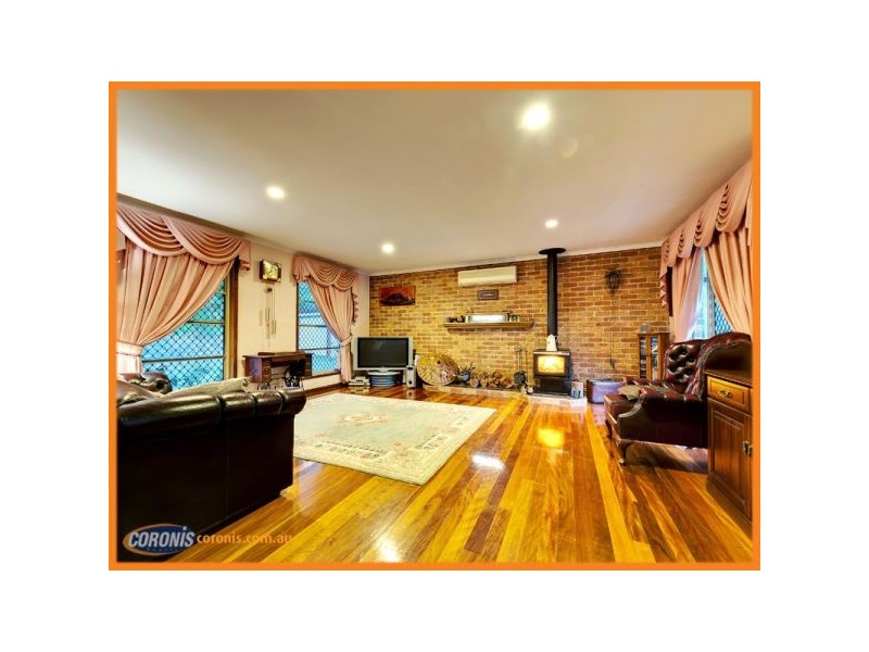 18 Drapers Road, Eatons Hill QLD 4037