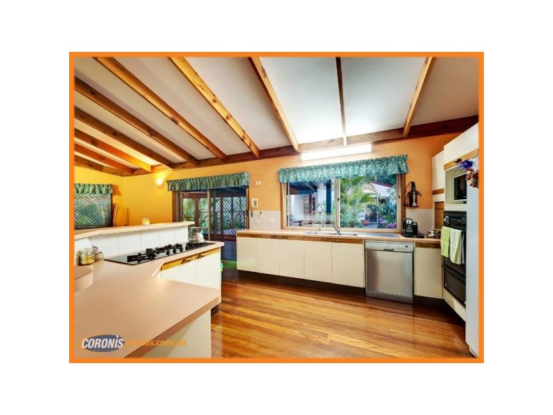 18 Drapers Road, Eatons Hill QLD 4037