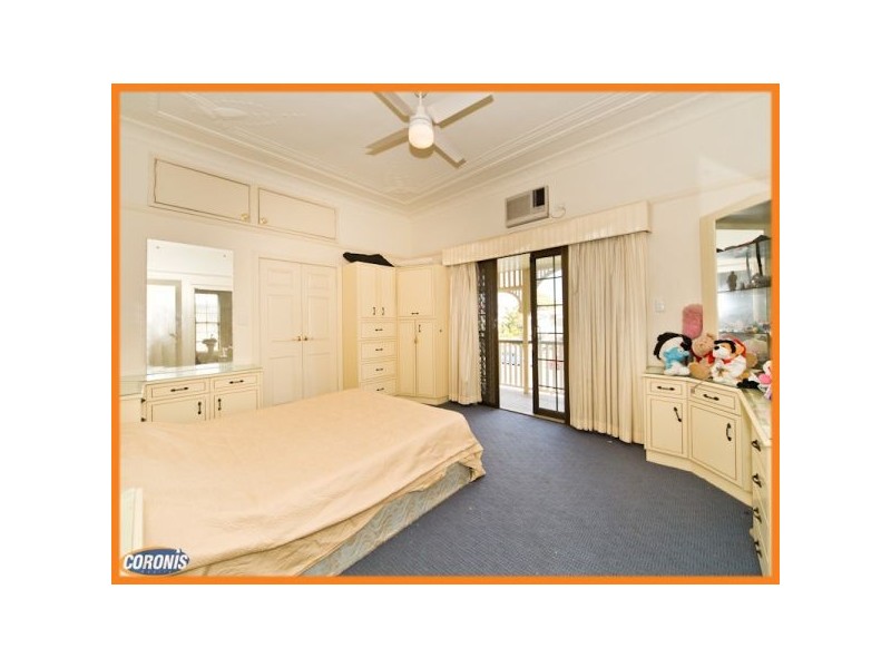 8 Dorames Street, Hendra QLD 4011