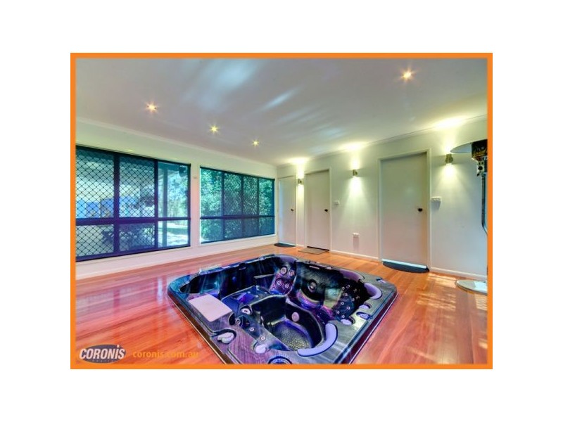 27 Barker Street, Cashmere QLD 4500