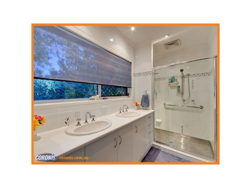 27 Barker Street, Cashmere QLD 4500