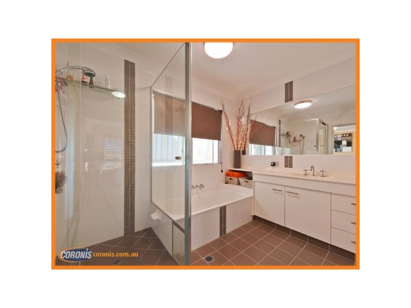 30 Wantana Crescent, Edens Landing QLD 4207