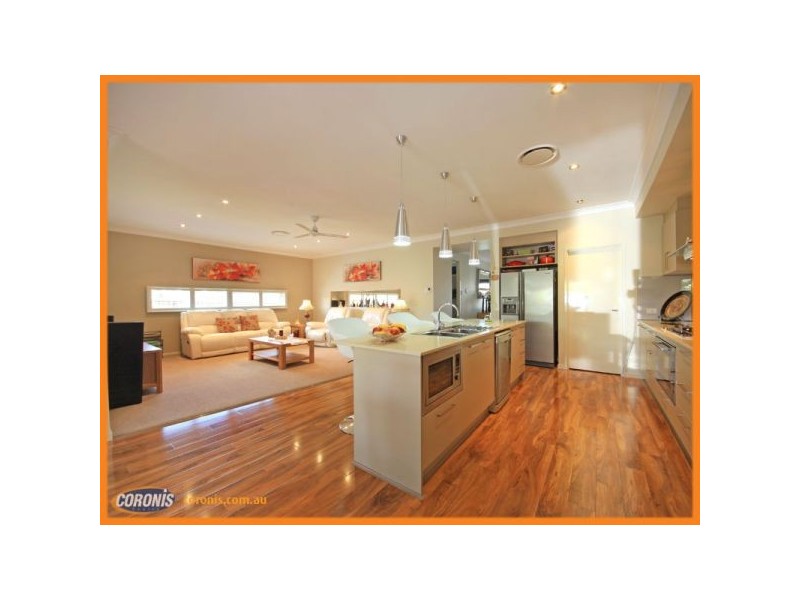 72 Nicklaus Parade, North Lakes QLD 4509