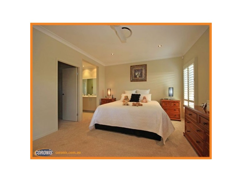 72 Nicklaus Parade, North Lakes QLD 4509
