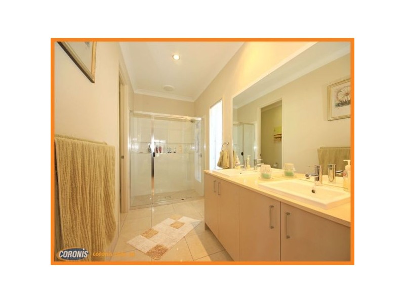 72 Nicklaus Parade, North Lakes QLD 4509