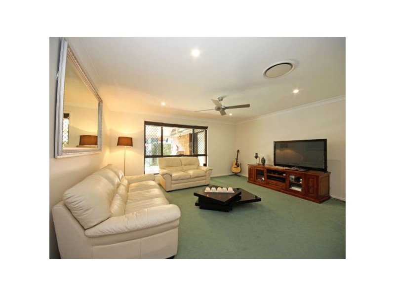 9 Chilton Crescent, North Lakes QLD 4509