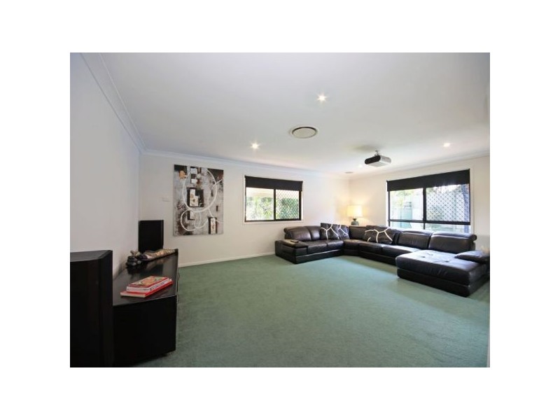 9 Chilton Crescent, North Lakes QLD 4509