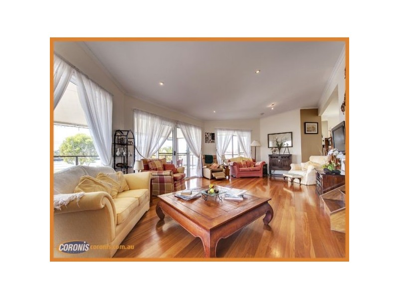 18 Boykambil Esplanade South, Hope Island QLD 4212