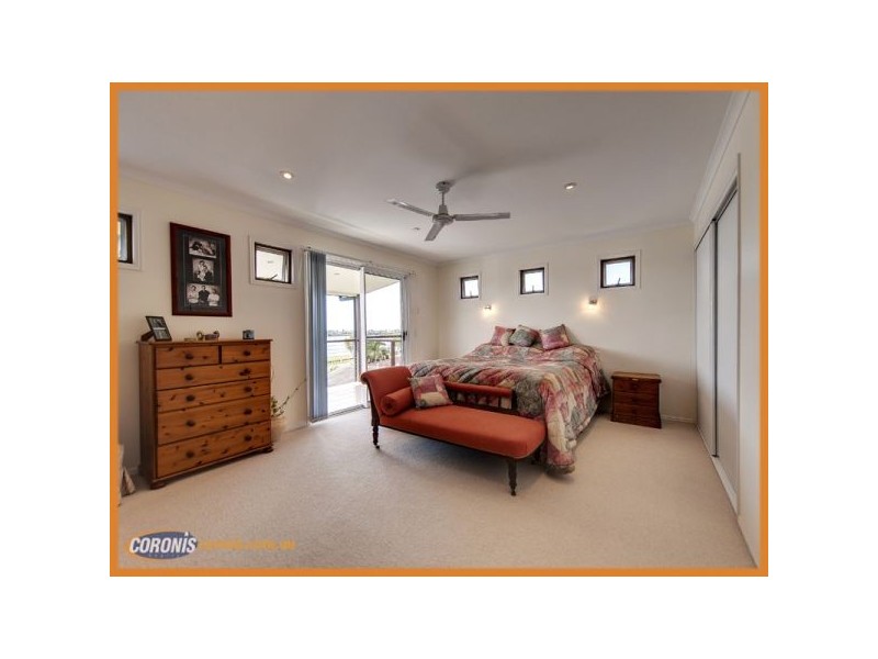 18 Boykambil Esplanade South, Hope Island QLD 4212